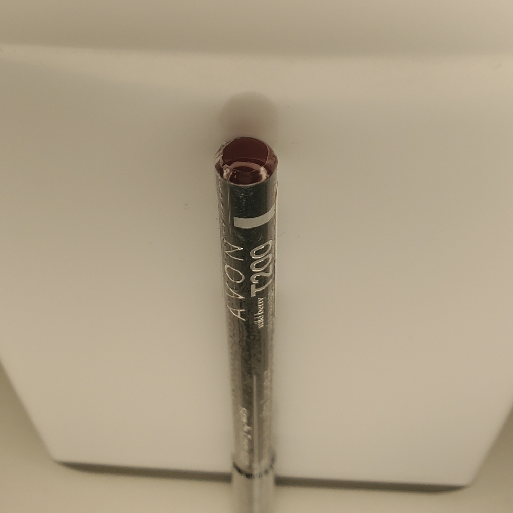Avon Ultra Luxury Lip Liner in 'Wild Berry'